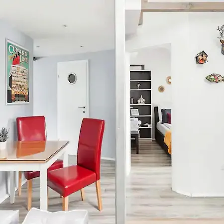 Blissful Loft Tivoli 아파트